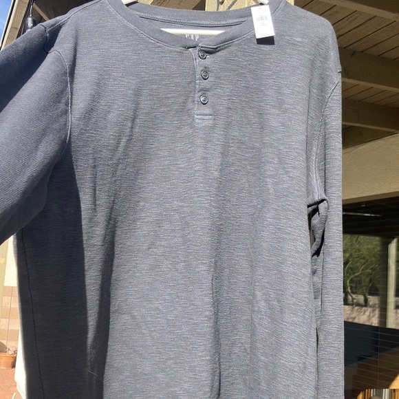 Gap new with tags Henley - Picture 1 of 4
